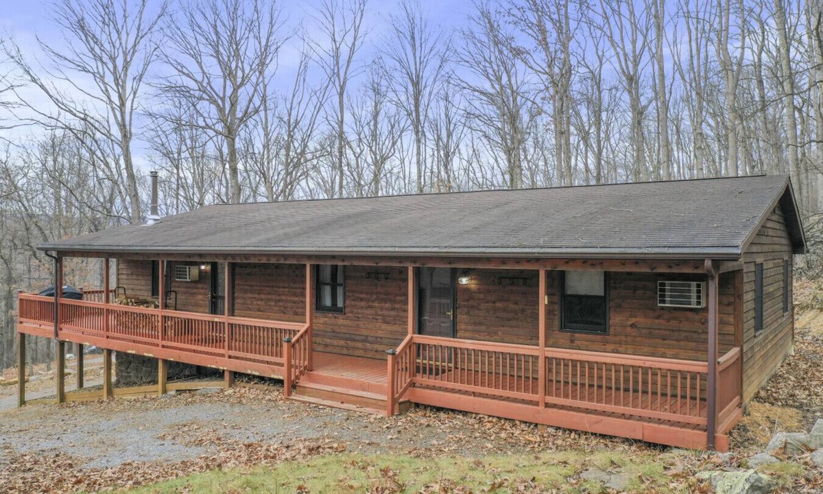 Great Cacapon Cabin | Mountain Retreat by Berkeley Springs+River Access