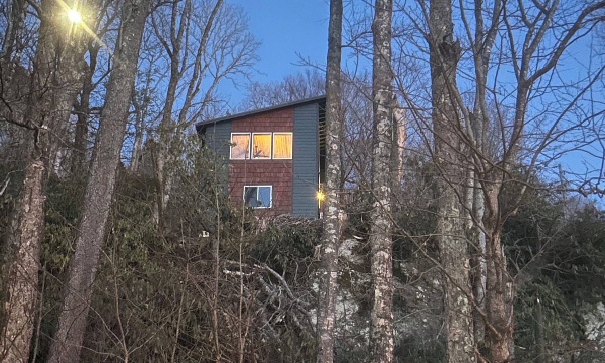 Blowing Rock Cottage | Mountain Sparkle is a Delightful 2-bedroom cottage in charming Blowing Rock