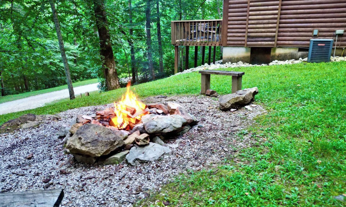 Stanton Cabin | Mountain Spirit - Hot Tub - WiFi - RRG - Fire Pit - Located just 10 Min From Slade