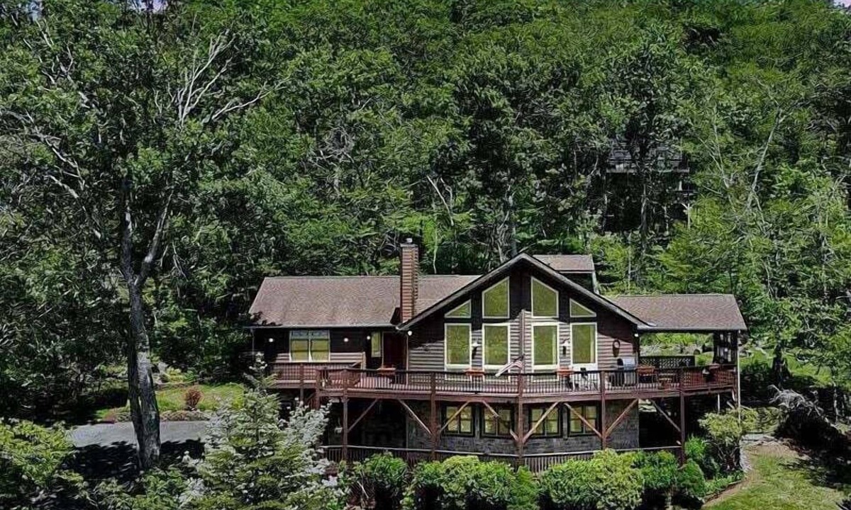 Sugar Mountain Cabin | Mountain Sunrise - Great Views, Hot Tub, and Game Tables on Sugar Mtn.