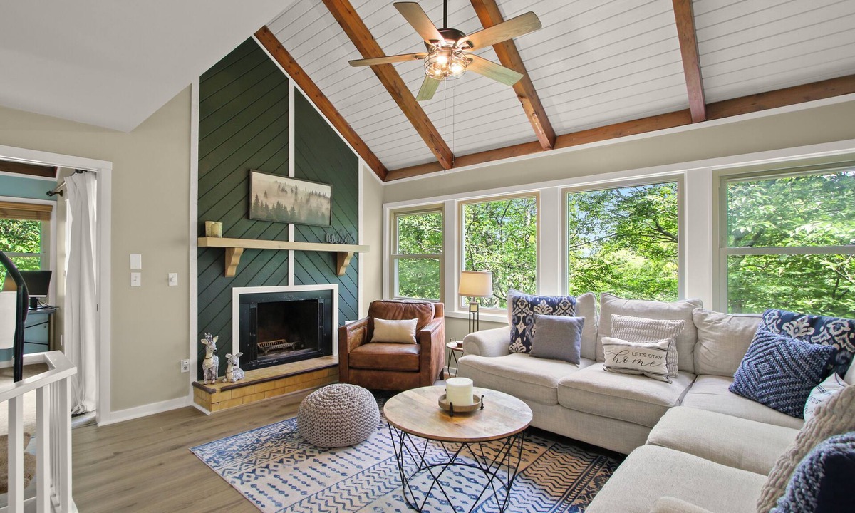 Sugar Mountain Cabin | Mountain View 3BDR w/Hot Tub Plus Game Loft And Deck