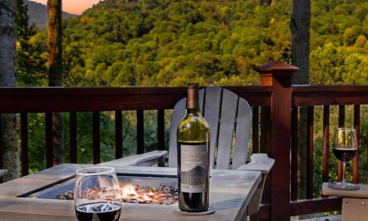 Waynesville Cabin | MountainViews|HotTub|FirePit|BBQ|EV Charger