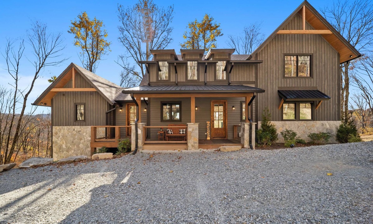 Banner Elk Cabin | My Happy Place at Eagles Nest - big view, close to town, hot tub, fireplaces, pet friendly