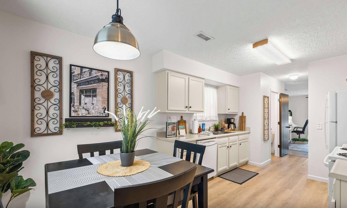 Dry Ridge House | Near Ark w/Private Parking & Patio, 2 Bedroom Home