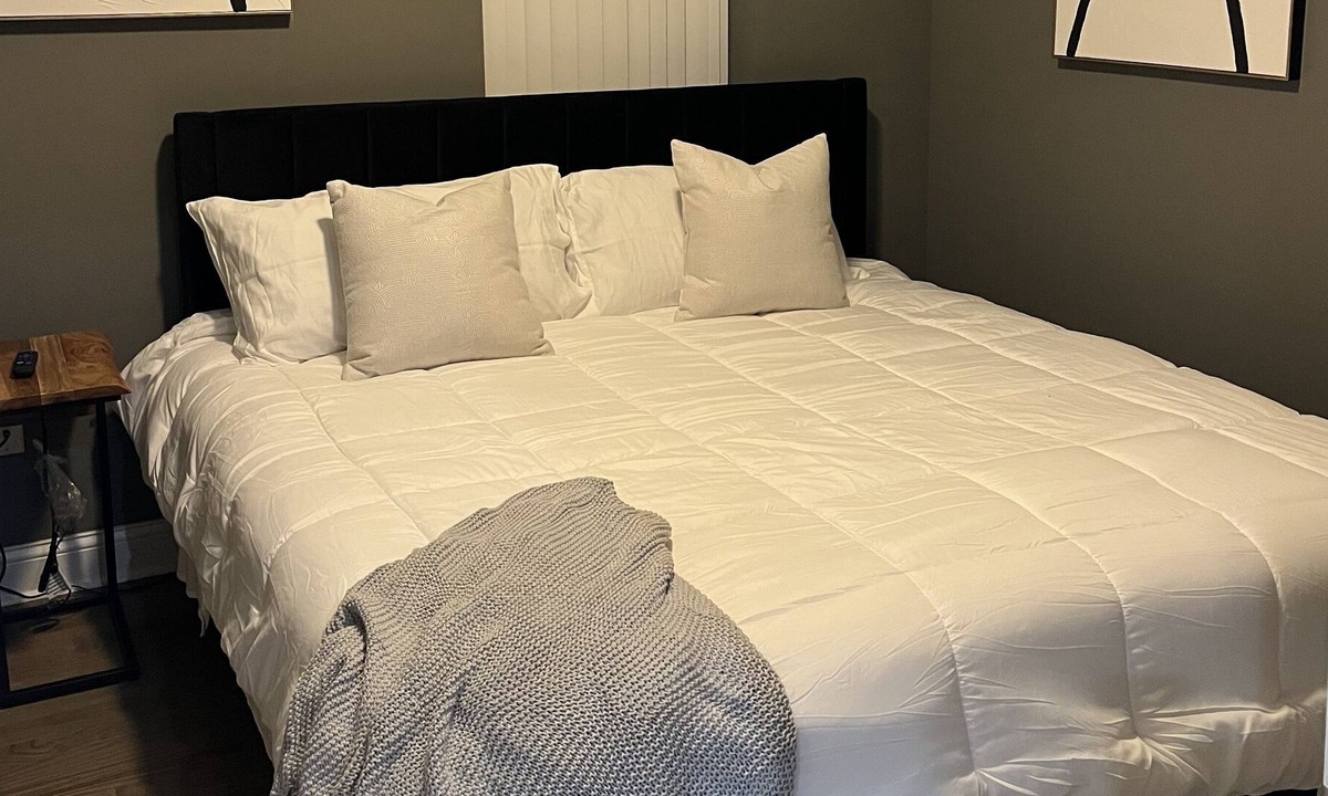 East Garfield Park Apartment | Neutral Spiral Vibes...Unit2