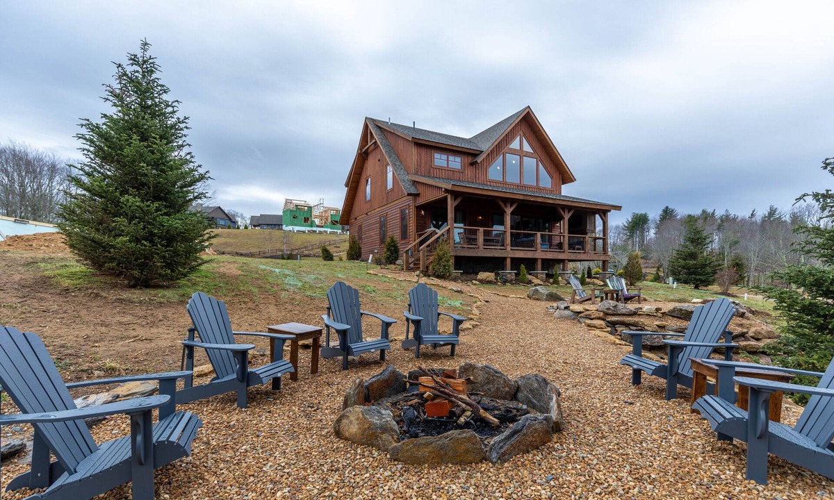 Elk Park House | Neverending Story at Eagles Nest - views, hot tub, fire pit