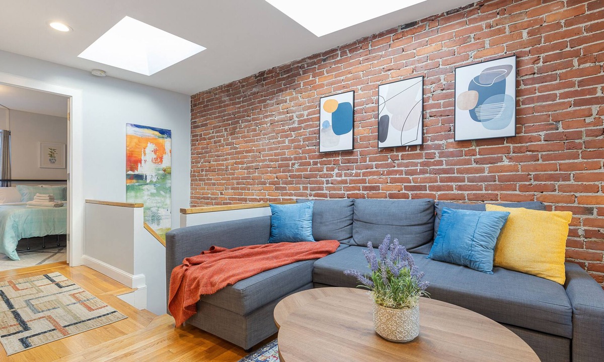 Columbus Apartment | *NEW* 3 BR South End Duplex with A/C steps to Downtown!