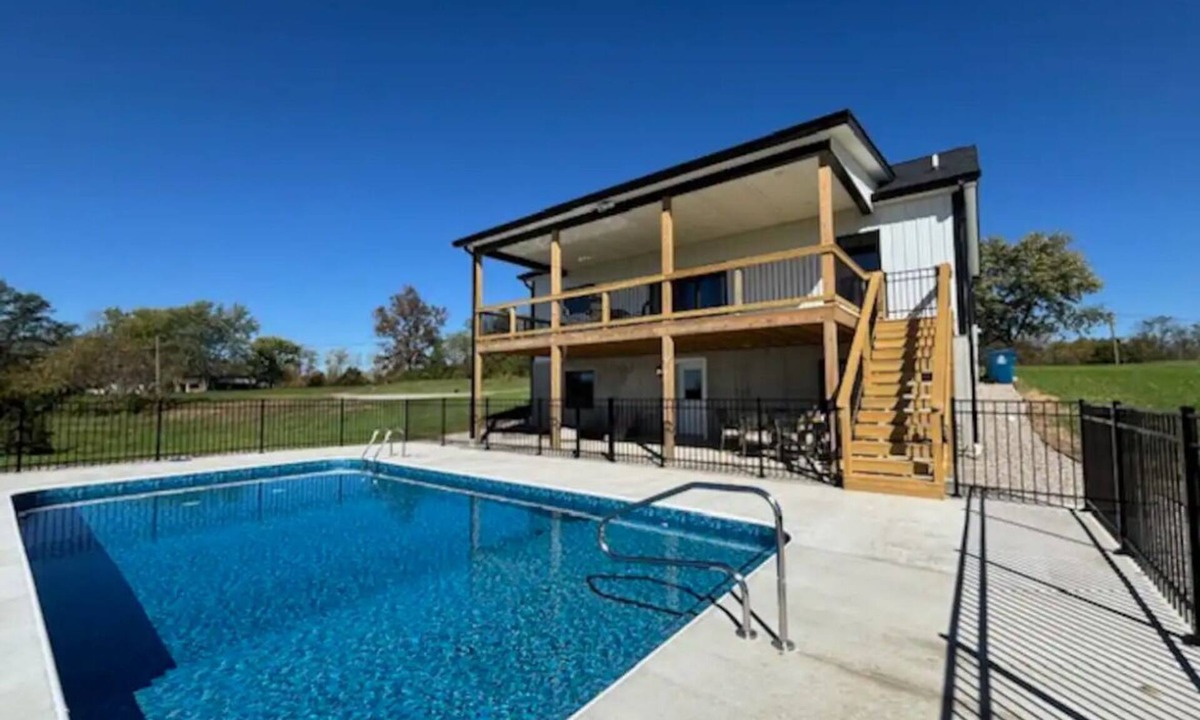 Jonesville House | New 4 bedroom 7 Miles from Ark Encounter Williamstown Ky. with Pool