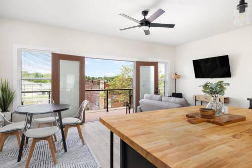 Johnson City House | New construction 2nd level apartment * Downtown JC
