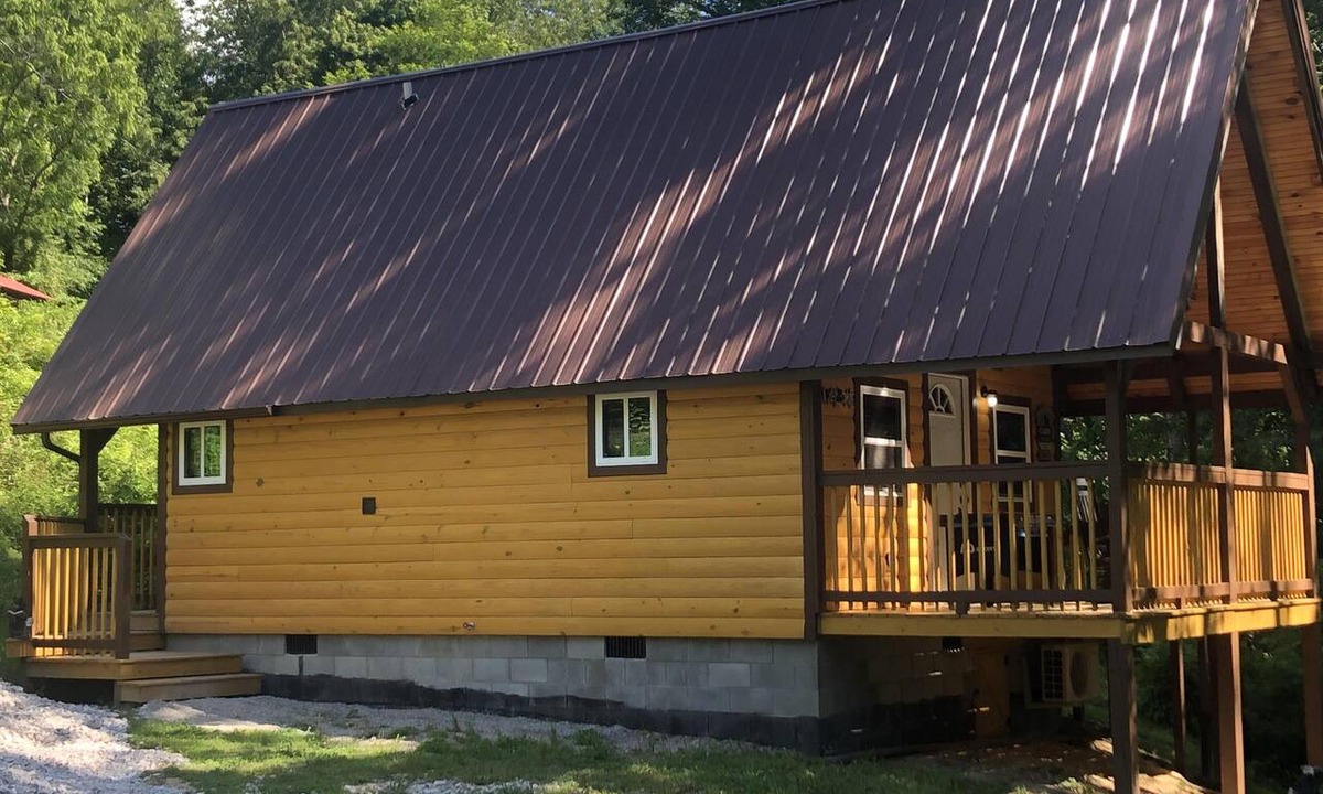 Rogers Cabin | New Cozy Secluded Cabin with wi-fi