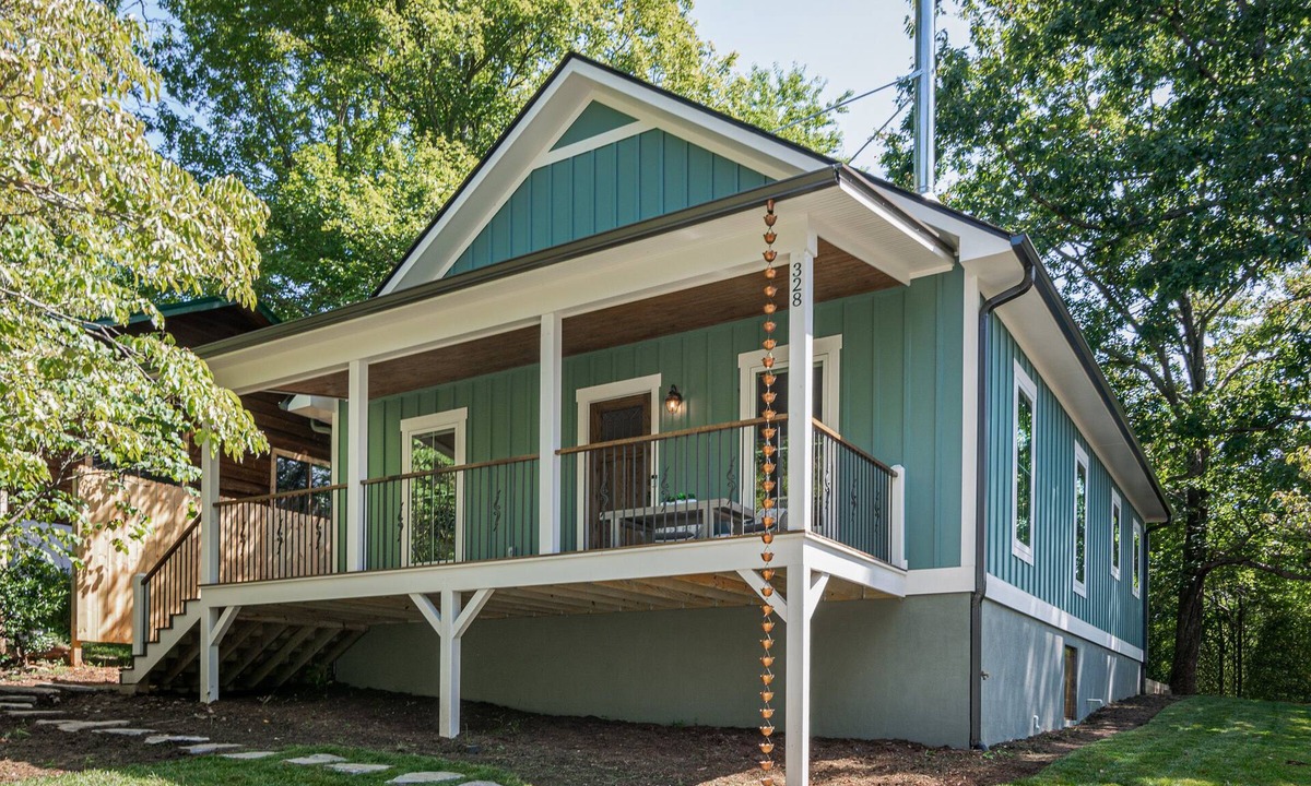 Black Mountain Cottage | New hot tub! Luxury Black Mountain Bungalow