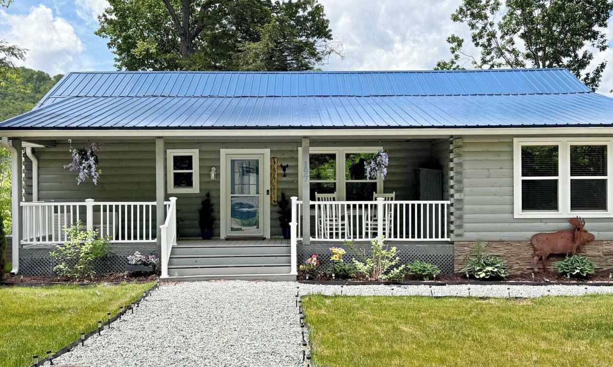 Sugar Mountain Cabin | New Luxurious Mountain Escape with Spa & Views