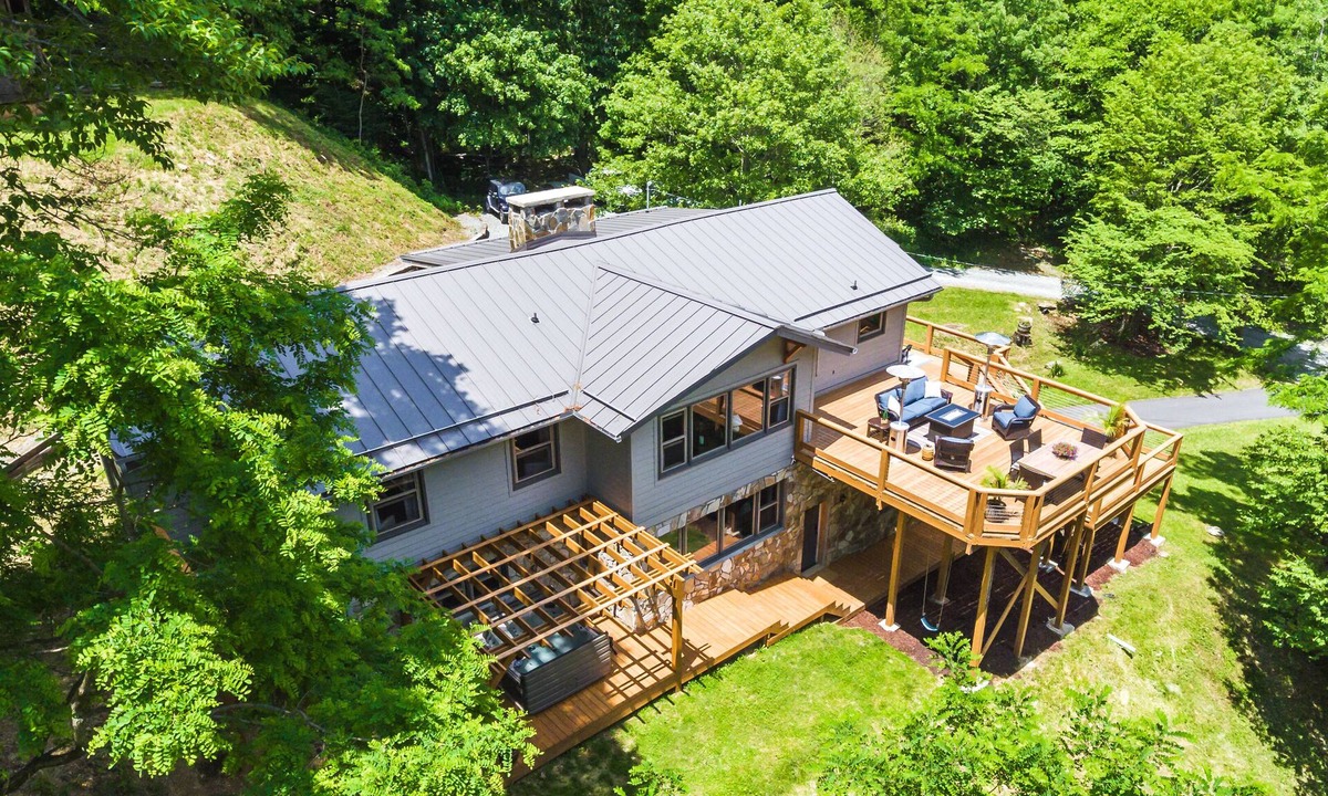 Banner Elk House | Newly listed home in Banner Elk with views of Grandfather Mountain