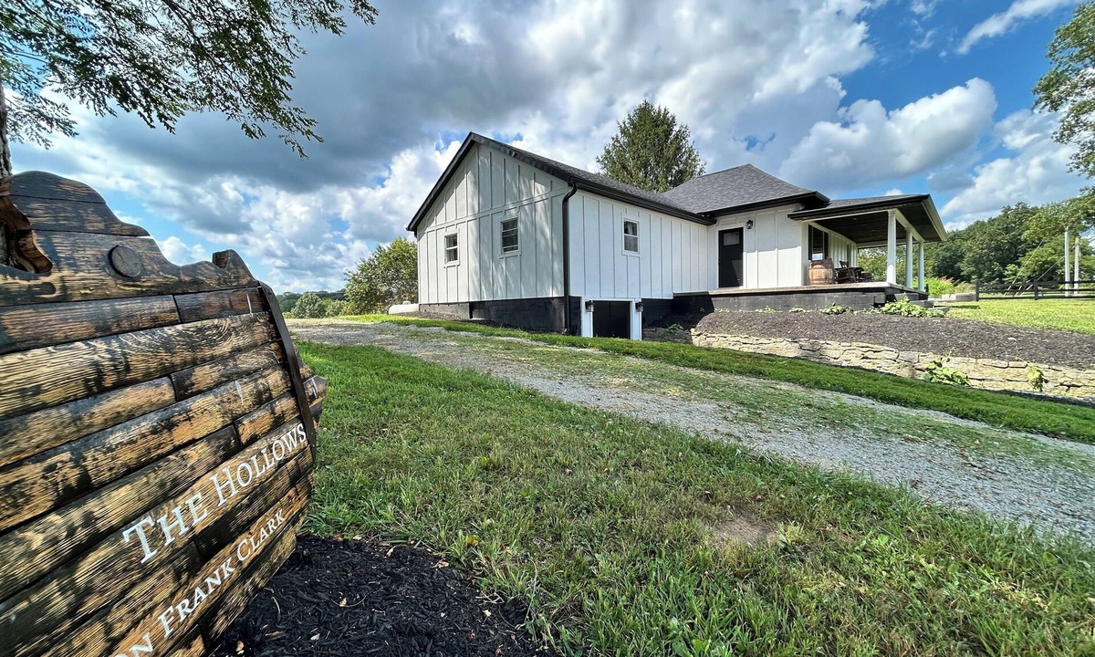 Owenton House | Newly renovated farmhouse on a peaceful and private 125 acres in Owen county