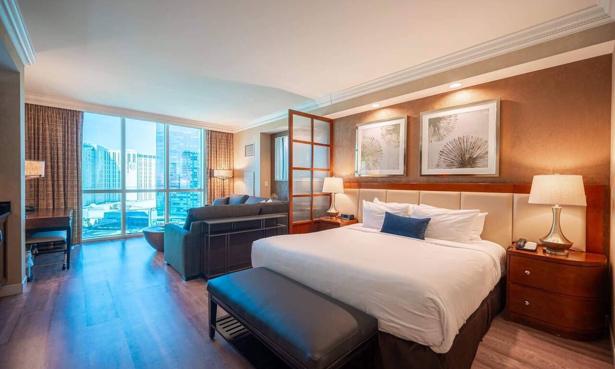 Las Vegas Condo | No Resort Fee Strip View Suite + Free Valet + Pool