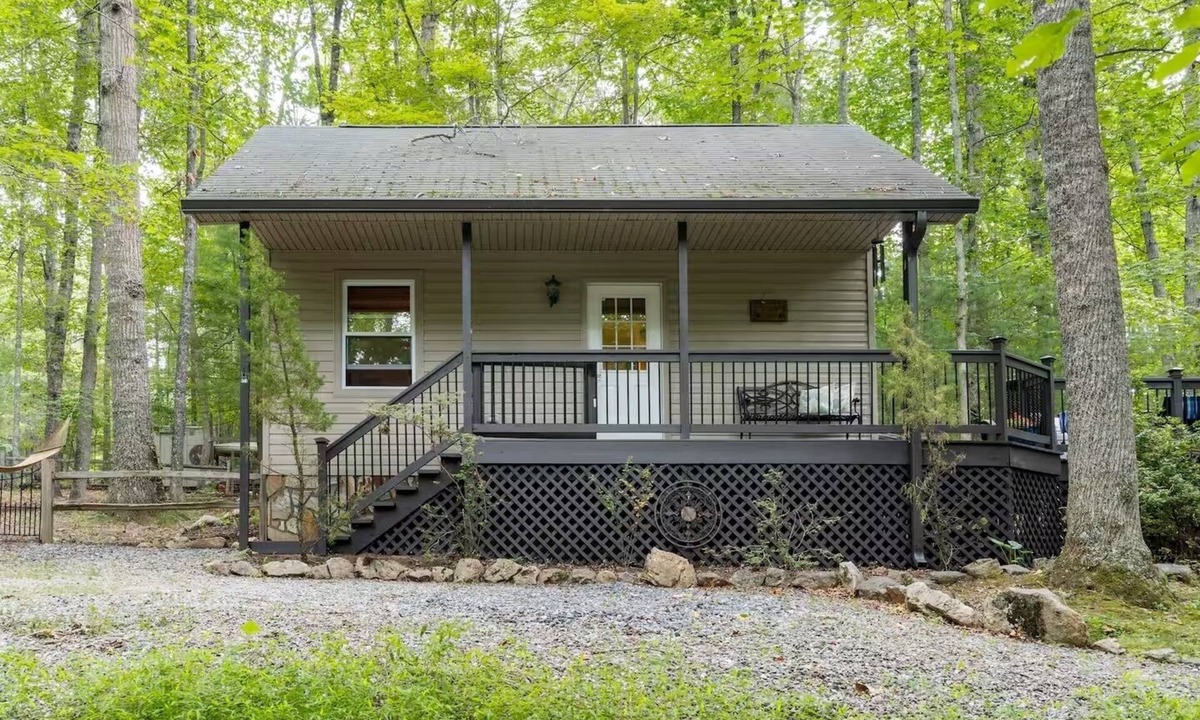Piney Creek Cottage | Oaklight Retreat - Quiet forest cabin, perfect for romantic getaways