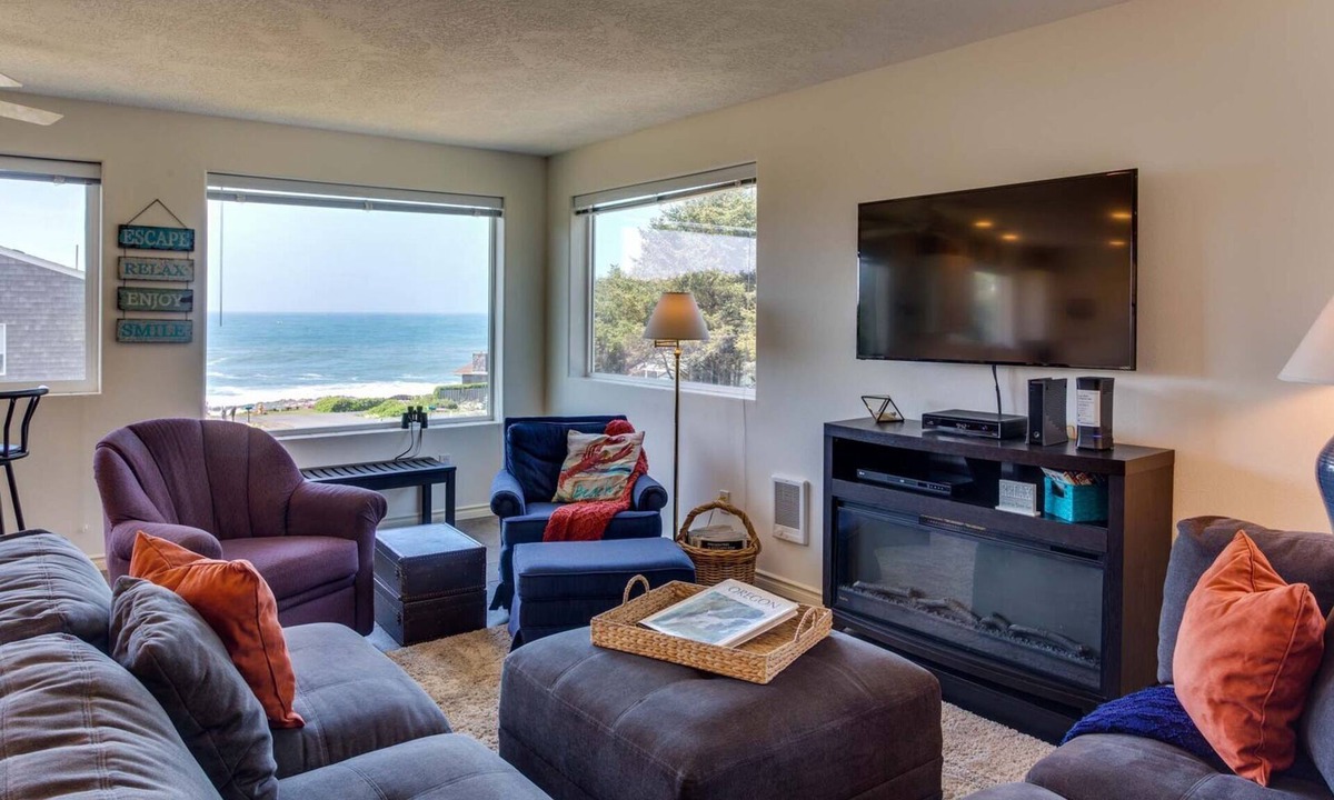 Yachats House | Ocean Views & Tide Pool Access! Yachats!
