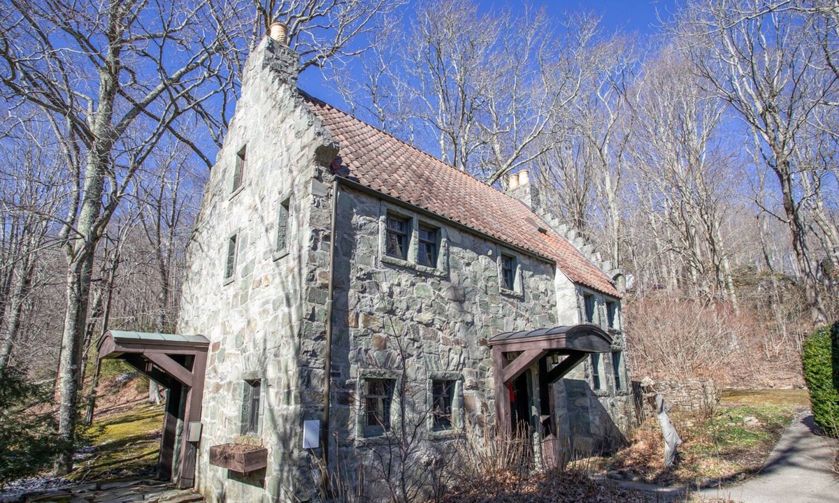 Tynecastle Cottage | Old-World Experience Cottage In Banner Elk