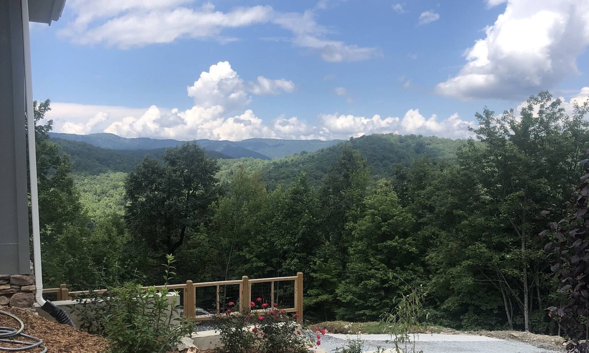 Lenoir Cottage | Only 8 min from ❤️ of Blowing Rock! Private Hot Tub!
