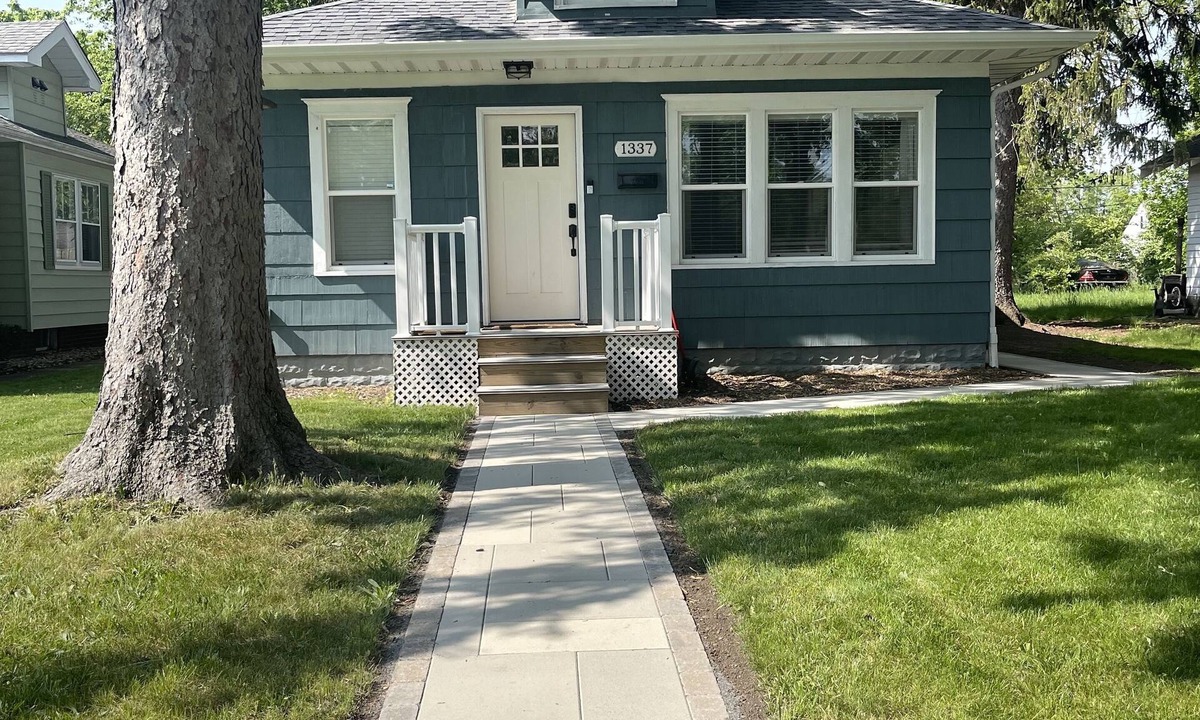 Northeast South Bend House | Only a half mile to Notre Dame and Eddy street Just Remodeled