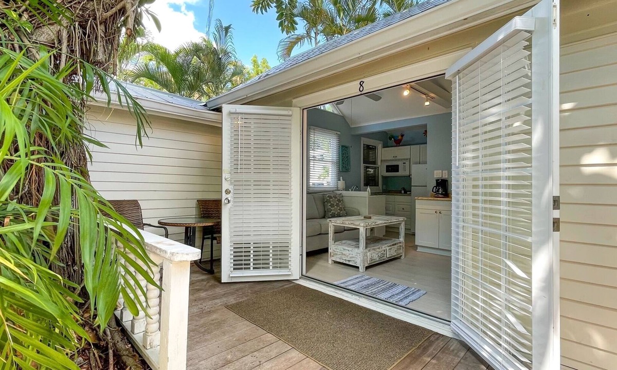Old Town Cottage | OSPREY STUDIO @ The Colony-Sleeps up to 4