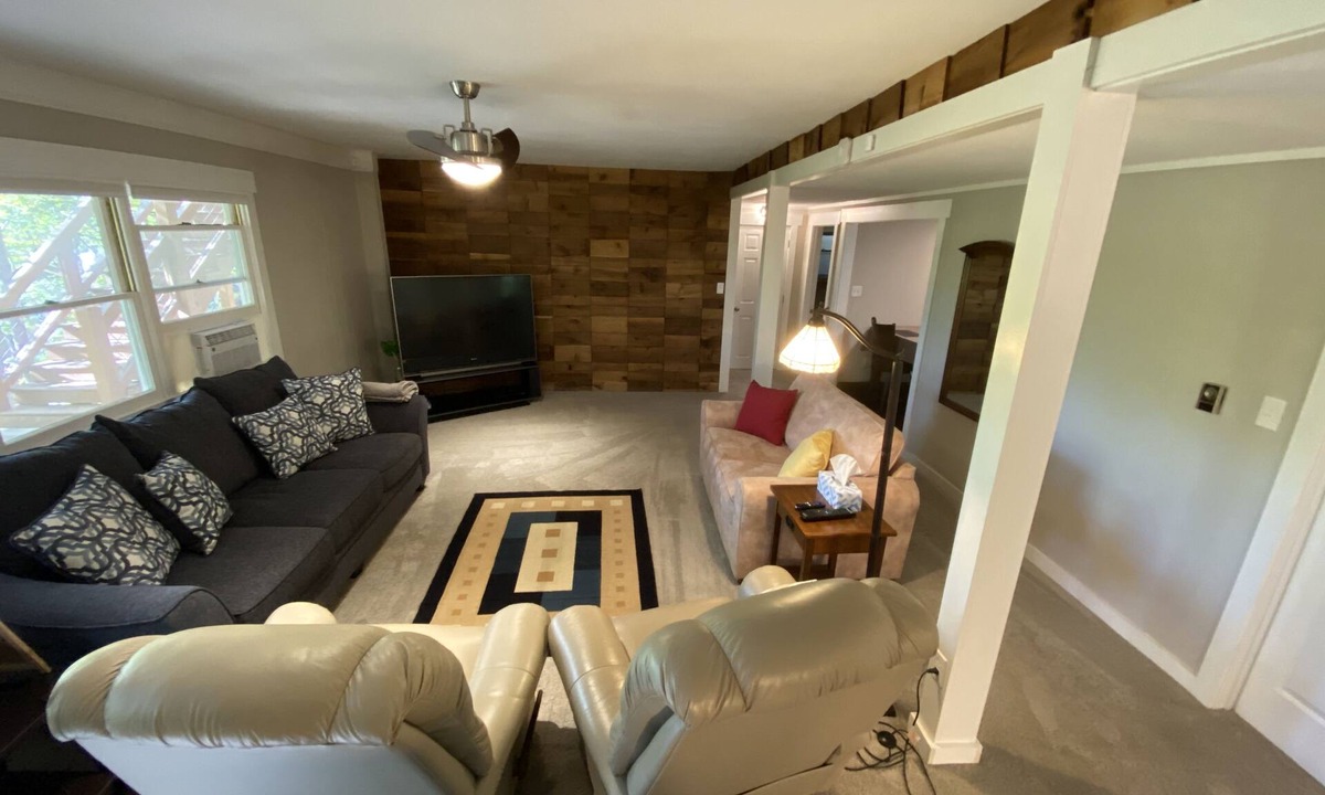 Asheville Apartment | Peace, Comfort, and Convenience 15 mins to downtown and many other attractions!