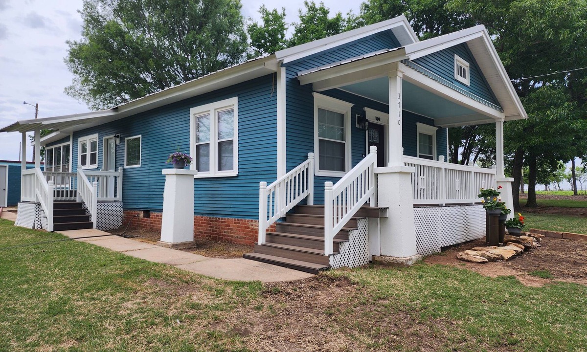 Ponca City House | Peaceful 2BR Getaway With Scenic Views - Sleeps 6