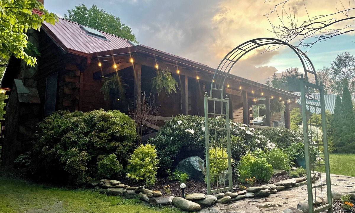 Blowing Rock Cabin | Peaceful Cabin Retreat - 5 Miles to Downtown Blowing Rock!
