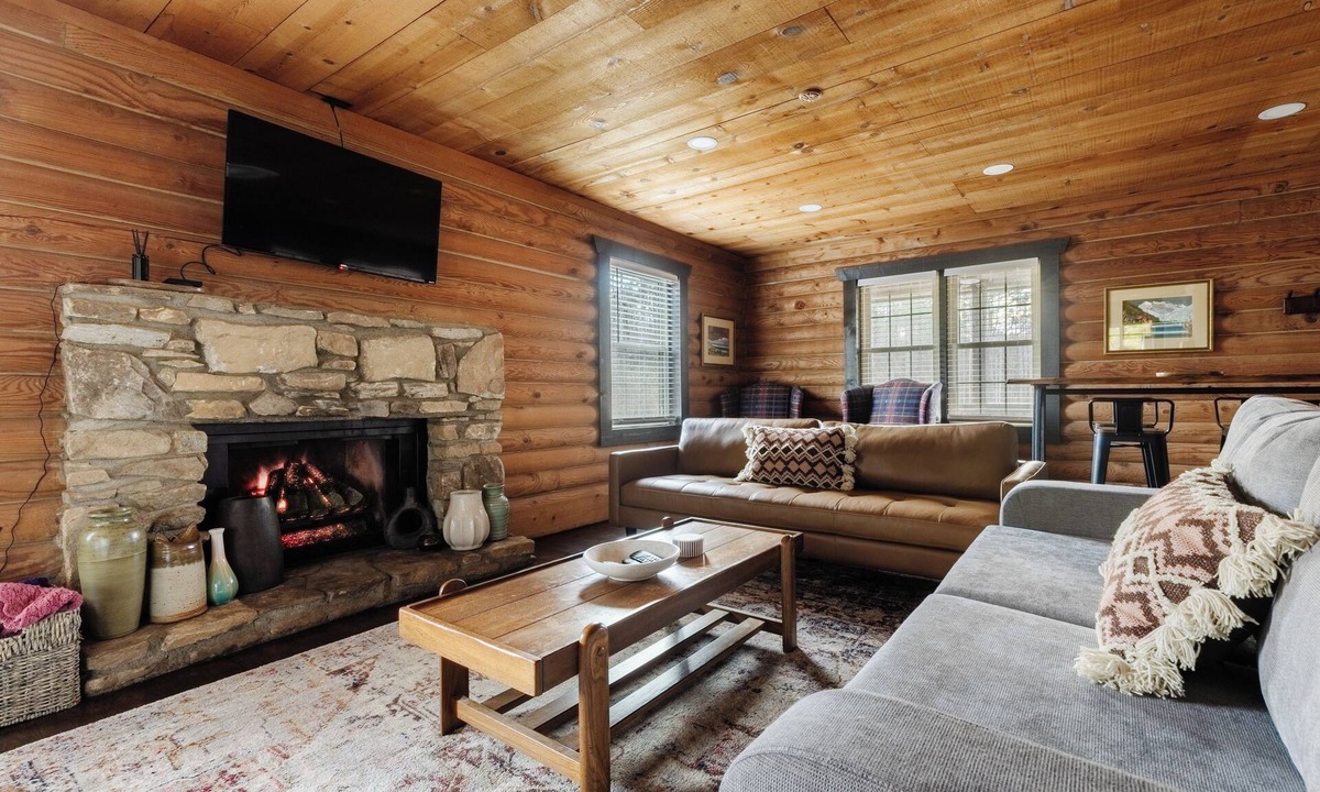 Lake Lure Cabin | Peaceful Lake Lure Cabin: Cozy 2BR 3 miles from lake!