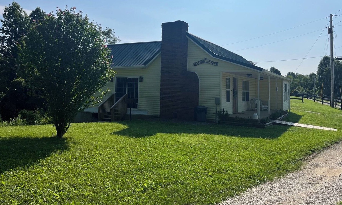 Rogers Other | Perfect RRG Location - Farmhouse with hot tub