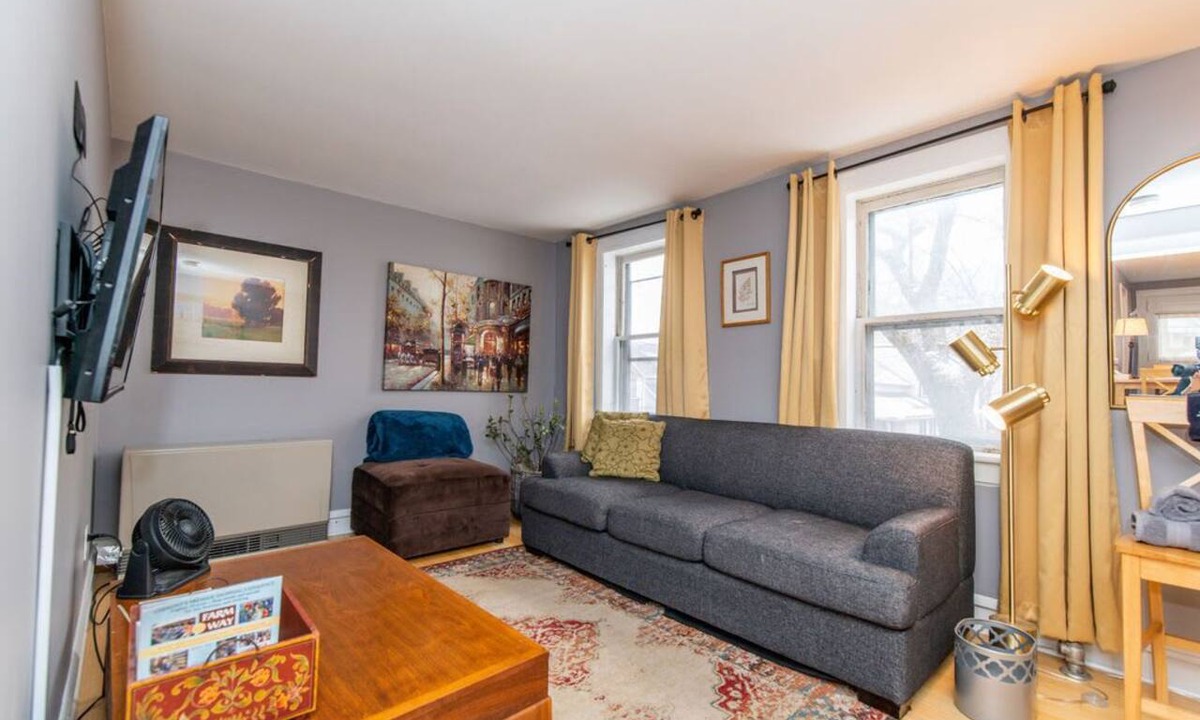 Old North End Apartment | Perfectly Located Private 2 Bdrm Apartment