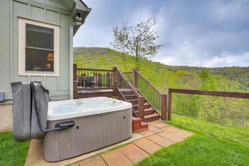 Todd House | Pet-Friendly Boone Cabin w/Mtn Views & Hot Tub!