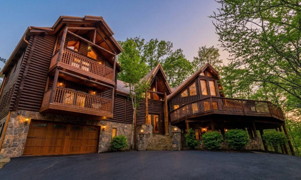 Stanton House | Pickleball Court | Theater | Hot Tub | Sleeps 14