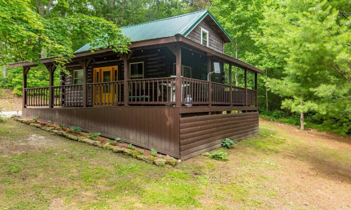 Stanton Cabin | Pilot Point- Hot Tub, Pet Friendly, Firepit, Covered Deck