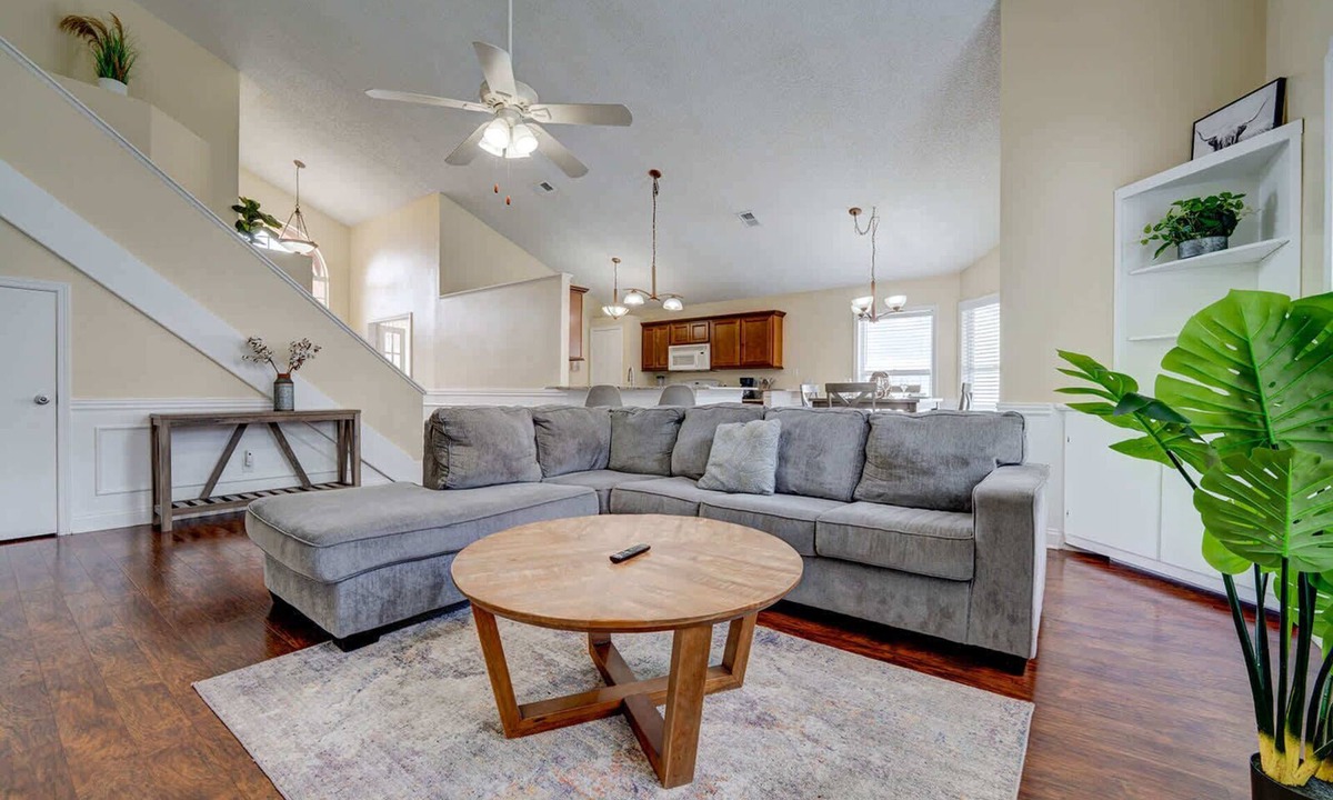 Lindfields House | Pool home near Disney w/game room