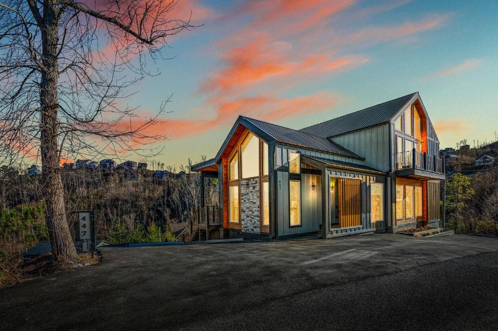 Chalet Village North Ski Chalet | Pools Sauna Hot Tub Fire Pit Gym, Luxe Chalet Kids Games