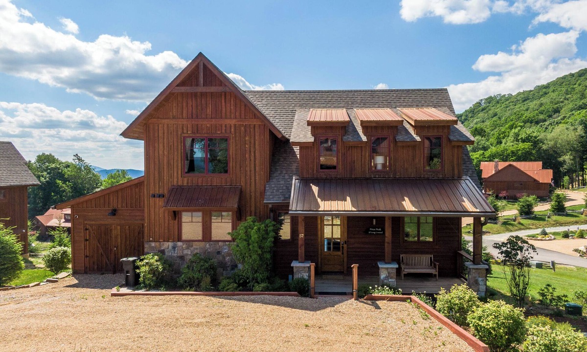 Banner Elk House | Price Peak - Eagles Nest Village, great views, hot tub, and pet friendly