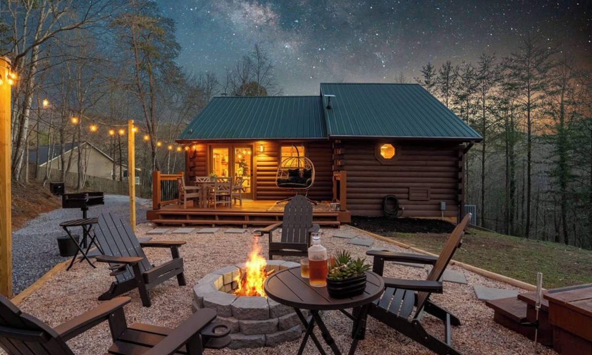 Sevierville Cabin | Privacy-Modern Updates-Hot Tub-Sevierville-Couples, Friends or Small Families