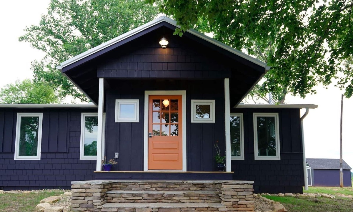 Tryon House | Private Family Cottage 3BR 2 BATH - 2 min to TIEC | The Orange Door