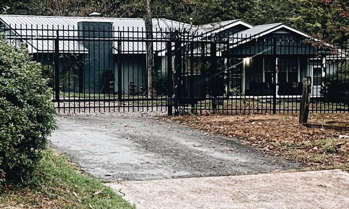 Little Rock House | Private gated home in a county setting in nice quiet neighborhood