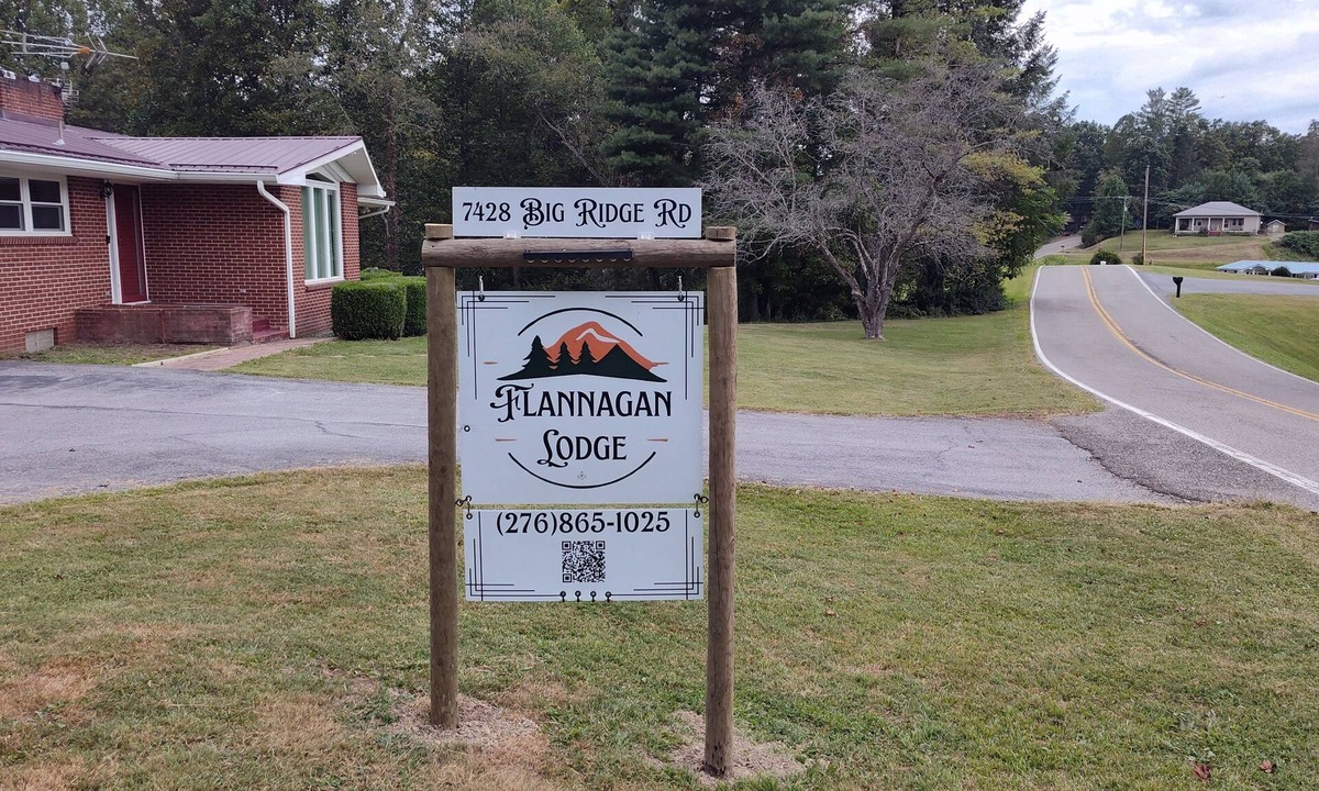 Haysi Cabin | Private Guest Suite Near Haysi & Breaks · 1-3BR · 1BA Sleeps 1 to 6.