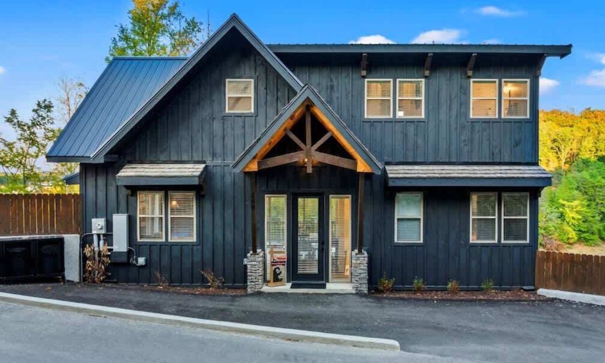 Sevierville Cabin | Private Pool - Kayaks - Hot Tub - Sevierville Luxe
