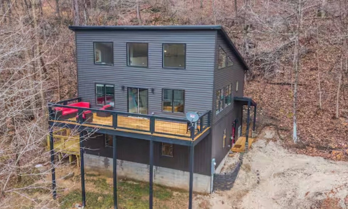 Stanton Cabin | Private RRG Retreat w/Hot Tub & Game Room