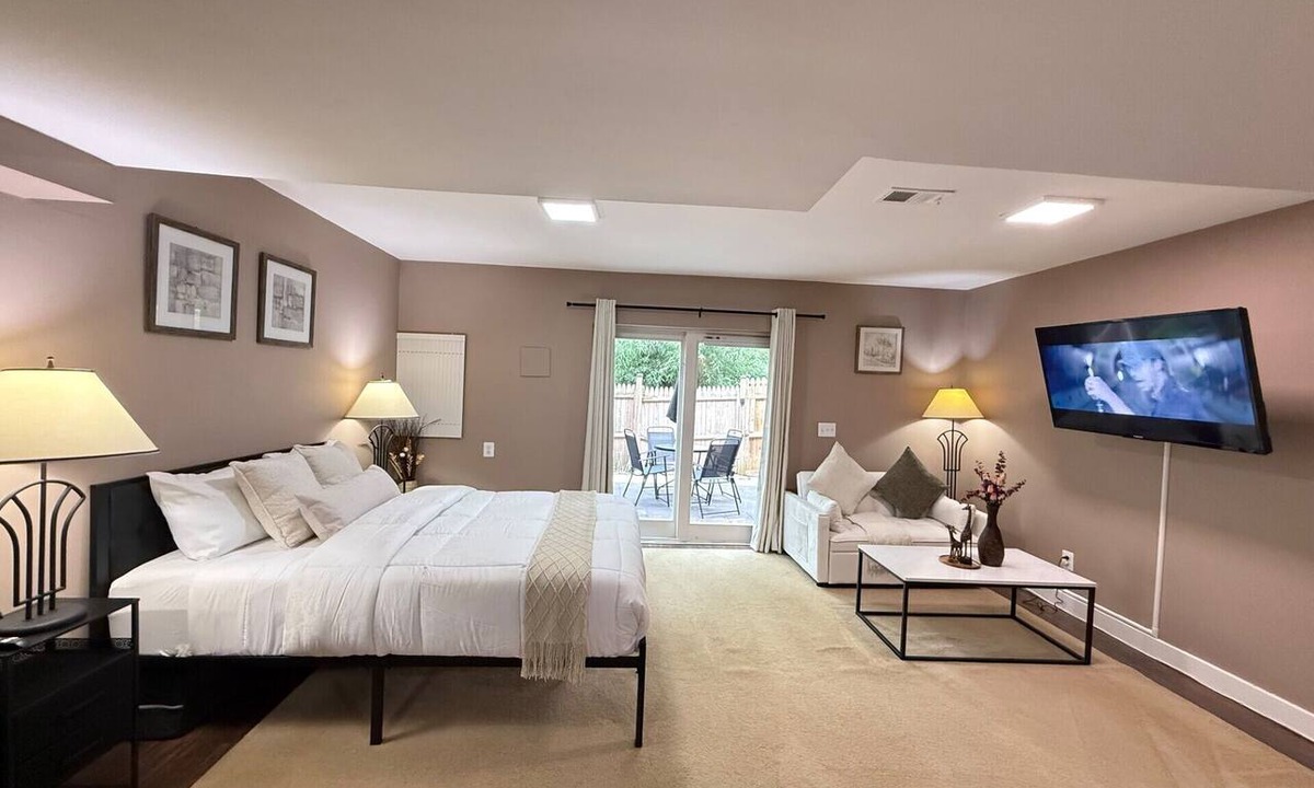 Sugarland Run Apartment | Private suite Near Dulles w/Kitchen & Patio