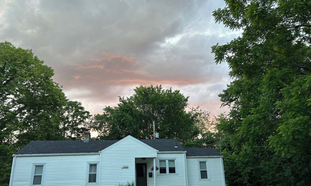Portsmouth House | Private, wooded, and convenient cottage just blocks from SOMC