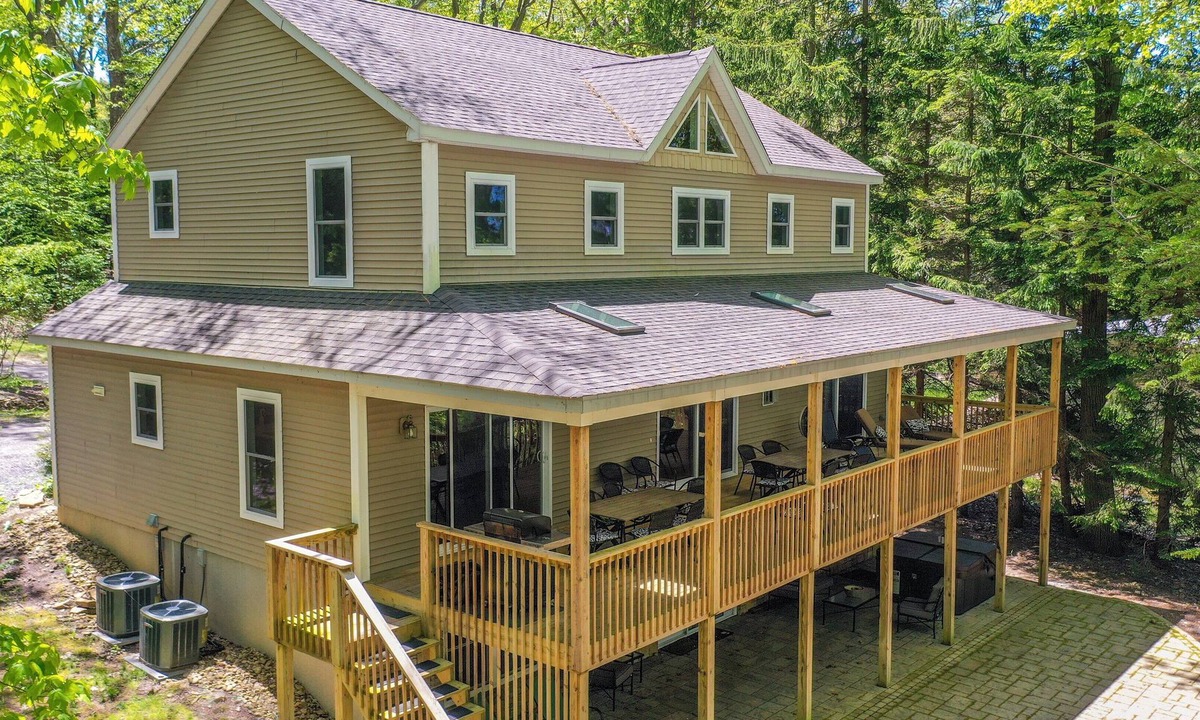 Oakland House | Putter Place | Gorgeous Lakefront, Water Views!
