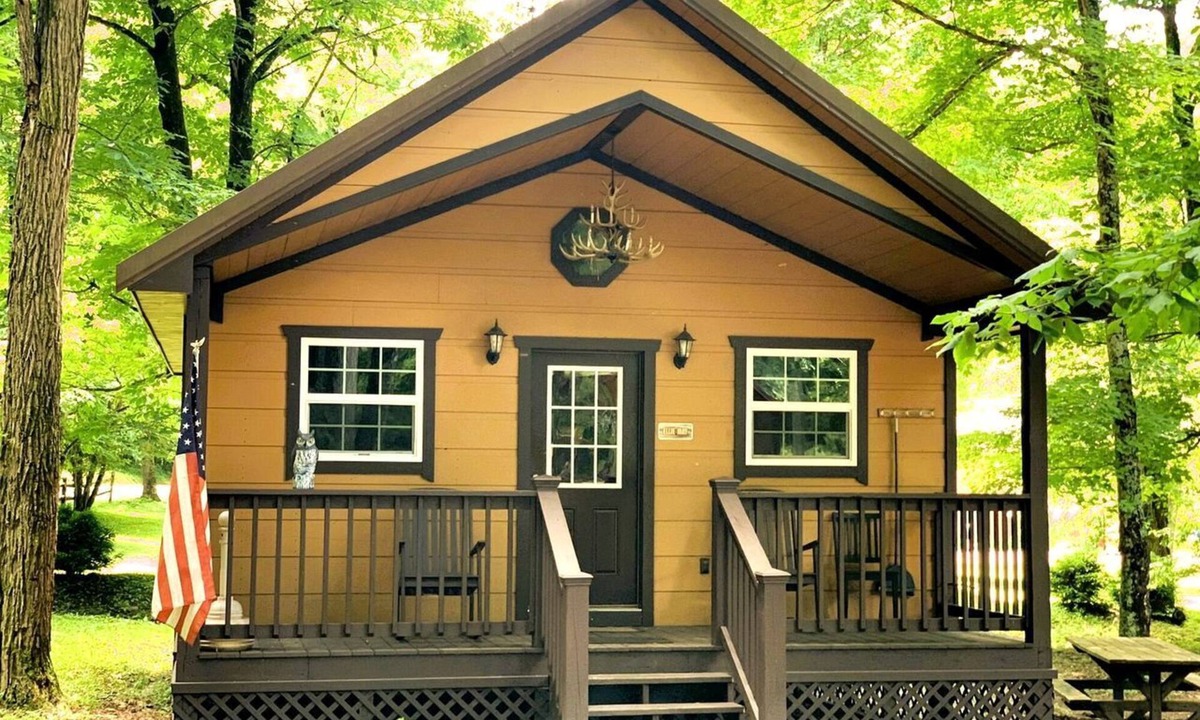 Mingo House | Quaint Cabin with Outdoor Grill and Picnic Space in West Virginia