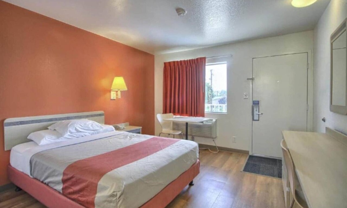 Camp Hill Apartment | Queen Bed|Smk|New Cumberland, PA