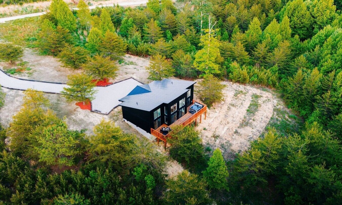 Rogers Cabin | Red River Gorge Cabin: Hot Tub, Fireplace + Deck
