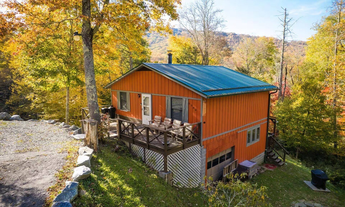Banner Elk Cabin | Red Rock Adventure - Downtown, Hike, Fish